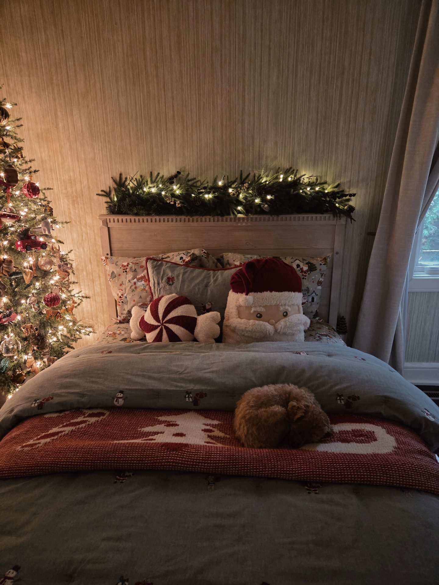 Cozy Christmas Bedroom with Santa Pillow and Patterned Bedding Cozy Christmas Bedroom with Santa Pillow and Patterned Bedding — Christmas Bedroom Decor