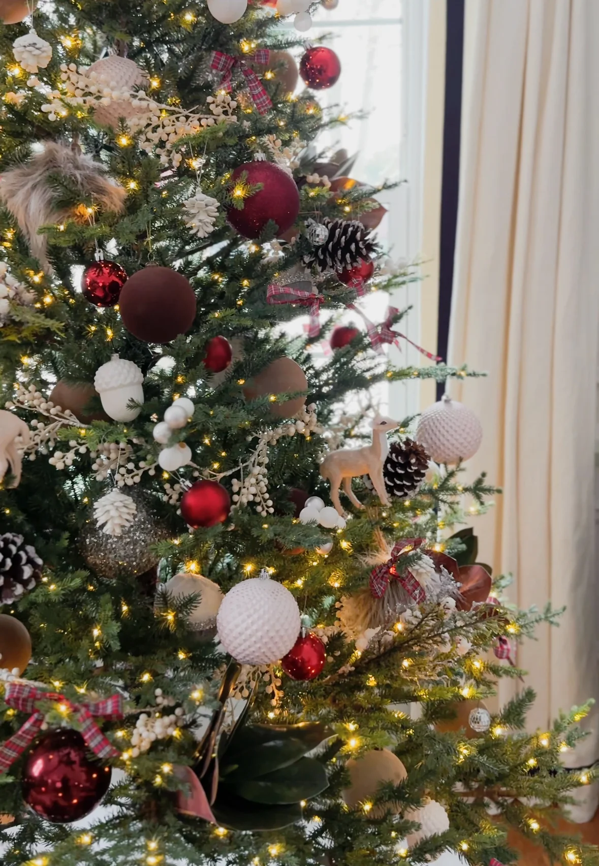 Traditional Red & Green Christmas Decor: A Timeless Look for the Holiday Season - Rambling Renovators