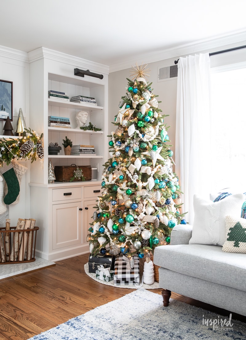 Modern Emerald Green and Teal Christmas Tree Modern Emerald Green and Teal Christmas Tree — Christmas Tree Color Schemes