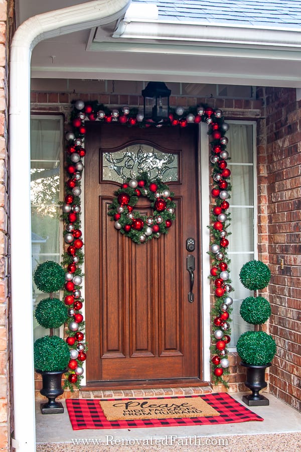 A Welcoming Traditional Christmas Entry with an Ornament Wreath A Welcoming Traditional Christmas Entry with an Ornament Wreath