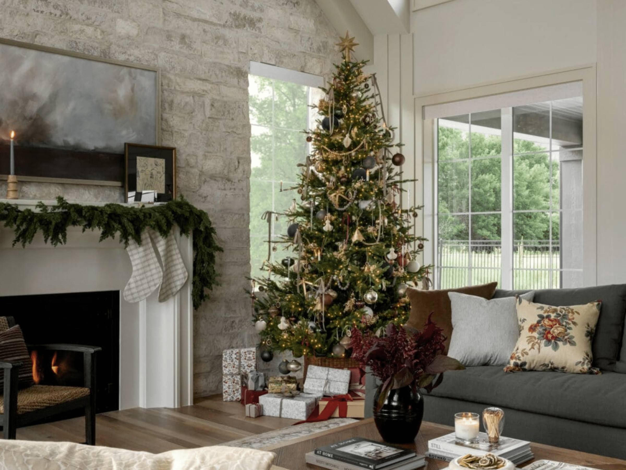 Modern Rustic Living Room with Stone Fireplace and Garland Modern Rustic Living Room with Stone Fireplace and Garland — Christmas Decor