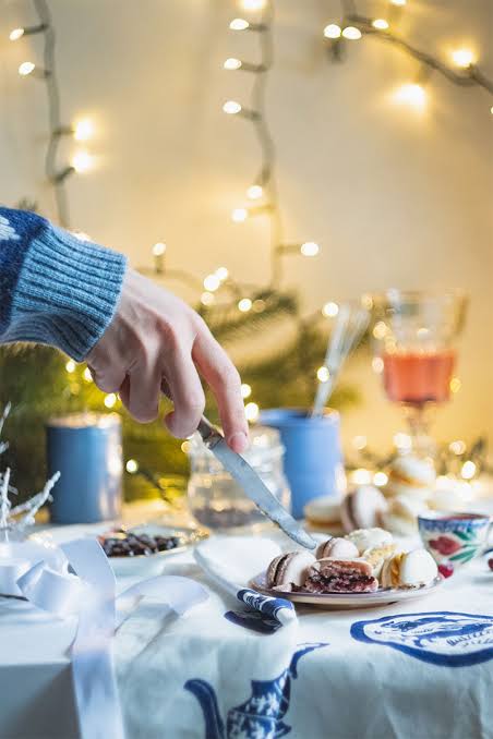 Cozy Christmas Dessert Vignette with Macarons and String Lights Cozy Christmas Dessert Vignette with Macarons and String Lights — Christmas Dessert Table
