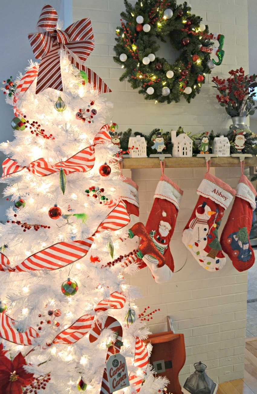 Elegant White Christmas Tree with Red and White Stripes — Candy Cane Christmas Tree