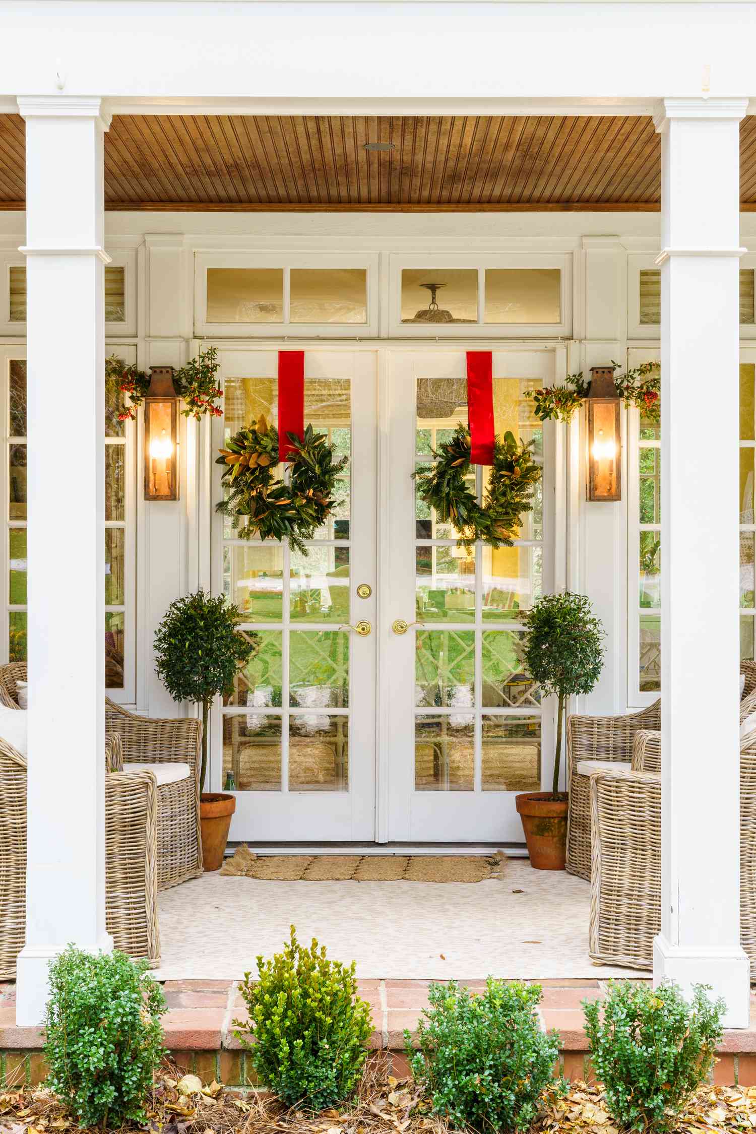 Arched Entryway with Heart-Shaped Wreath and Illuminated Trees Arched Entryway with Heart-Shaped Wreath and Illuminated Trees — Christmas Front Door Decor