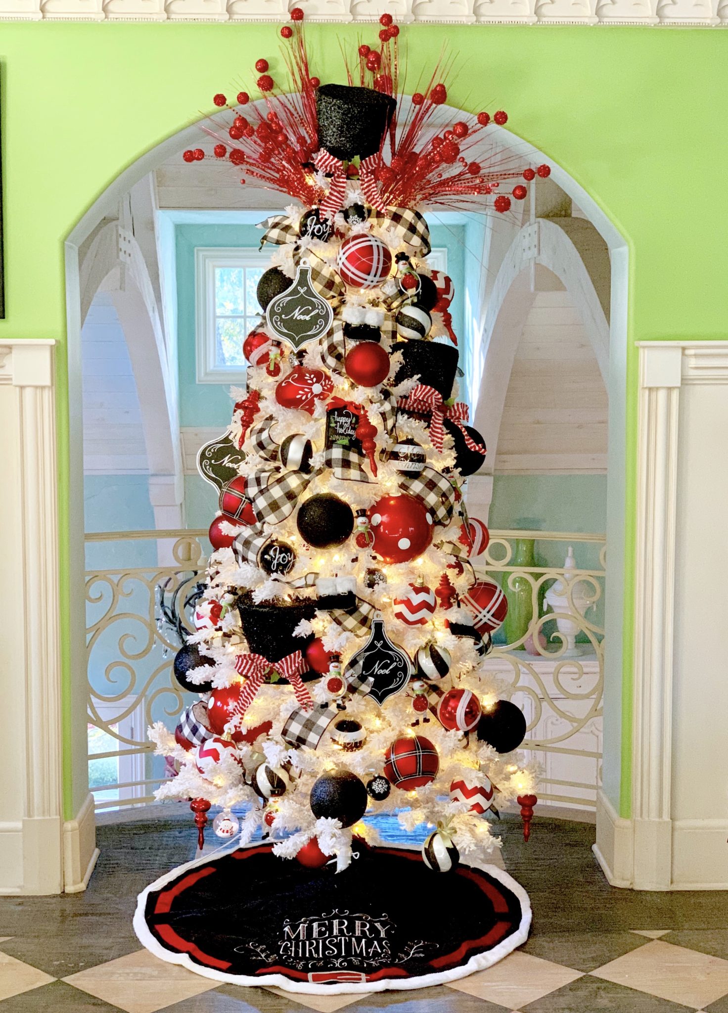 Traditional Christmas Tree with Red, White, and Black Ornaments and Striking Topper Traditional Christmas Tree with Red, White, and Black Ornaments and Striking Topper — Red and White Christmas Tree