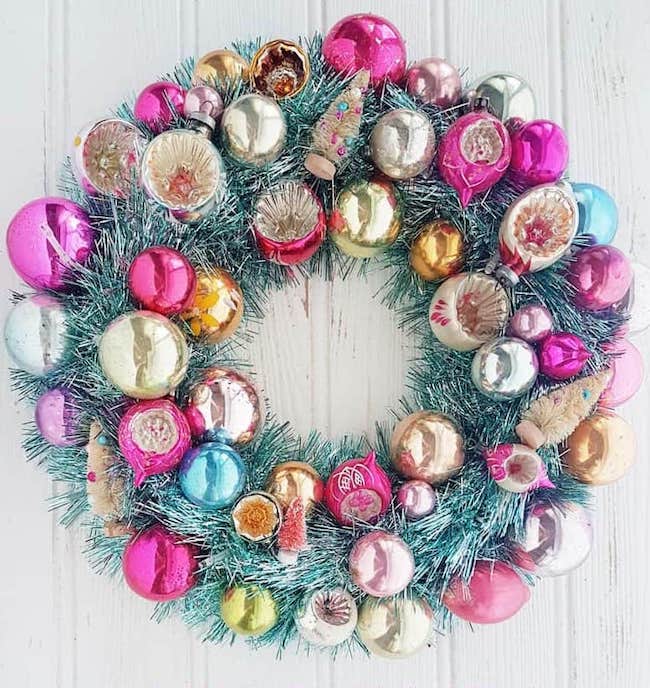 Kitsch and Playful: DIY Ornament Wreath with Vintage Finds Kitsch and Playful: DIY Ornament Wreath with Vintage Finds