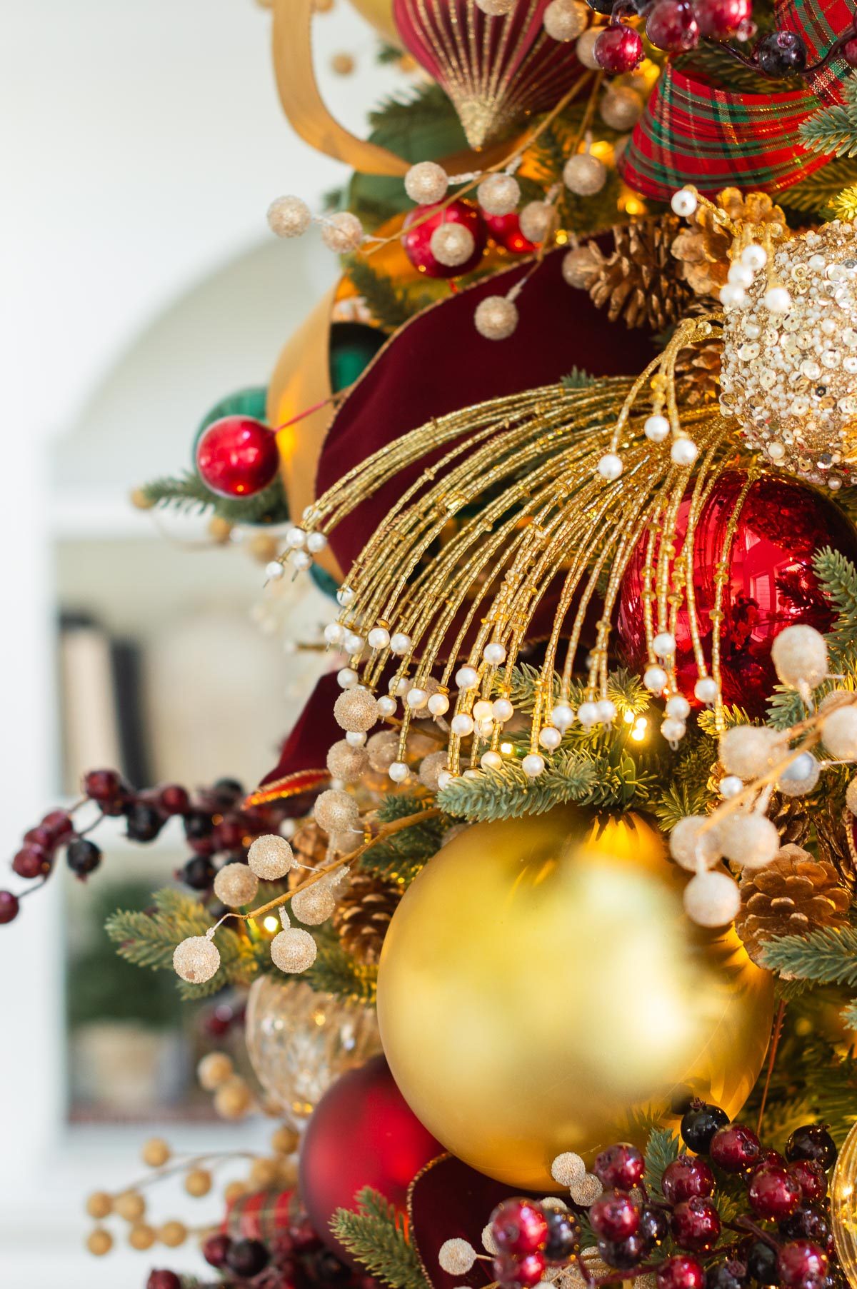 Close-up of Ornate Traditional Christmas Tree Ornaments Close-up of Ornate Traditional Christmas Tree Ornaments — Traditional Christmas Decor