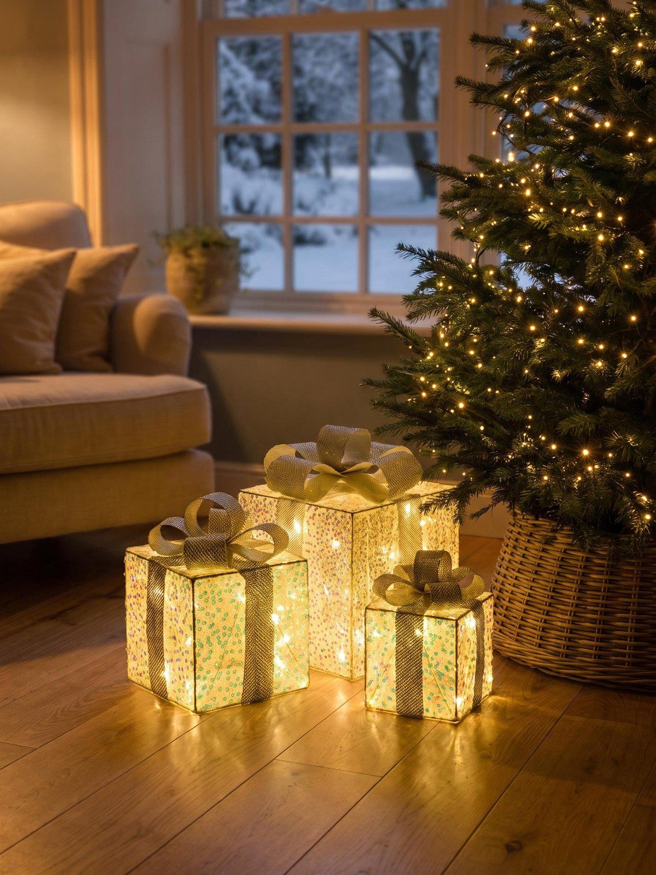 Sparkling Light-Up Gift Boxes as a Festive Focal Point Sparkling Light-Up Gift Boxes as a Festive Focal Point — Simple Christmas Decor