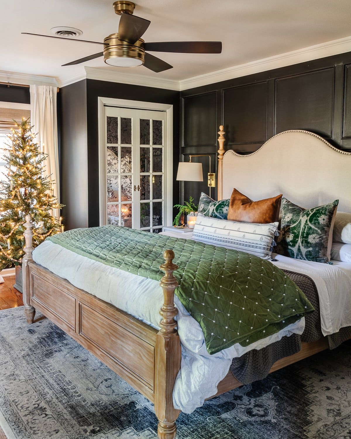 Cozy Bedroom with Four-Poster Bed and Christmas Tree — Cozy Christmas Decor