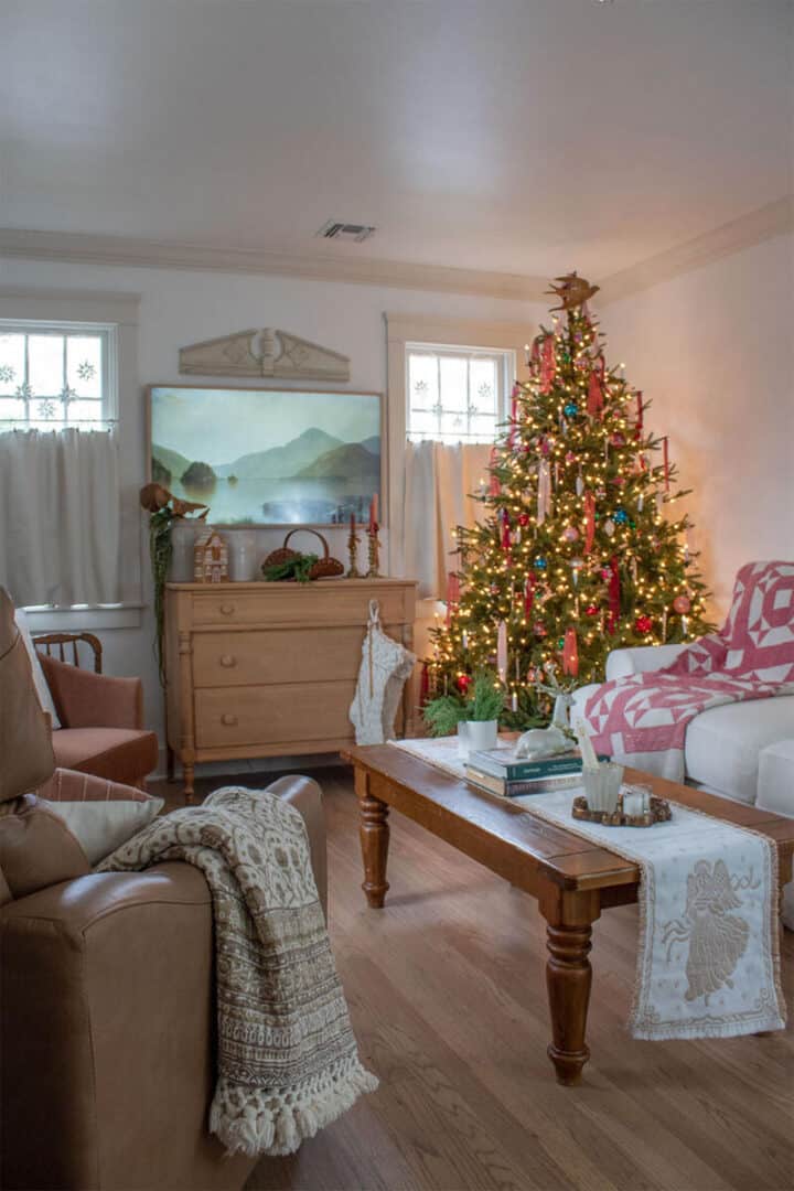 Ornate Christmas Tree with Colorful Ribbons and Soft Textiles Ornate Christmas Tree with Colorful Ribbons and Soft Textiles — Cozy Christmas Living Room