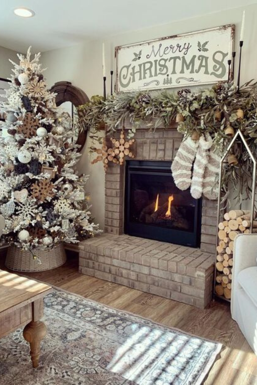Farmhouse Living Room with Brick Fireplace and Elaborate Christmas Tree Farmhouse Living Room with Brick Fireplace and Elaborate Christmas Tree — Farmhouse Christmas Decor