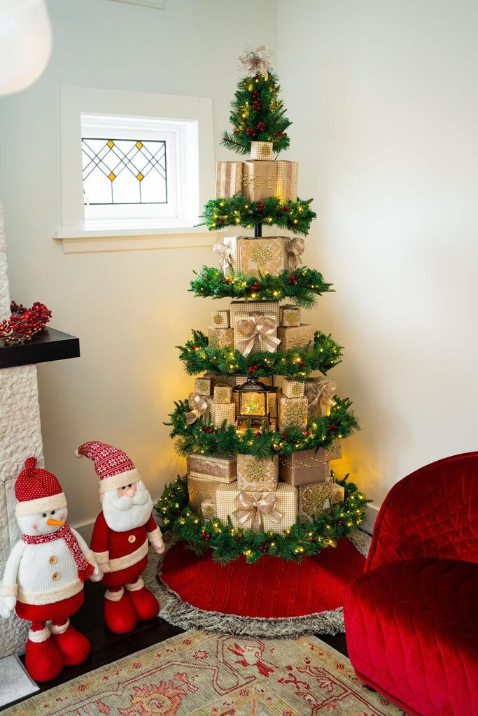 Stacked Gift Box Christmas Tree with Festive Figurines Stacked Gift Box Christmas Tree with Festive Figurines — Alternative Christmas Trees