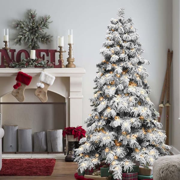 Traditional Flocked Tree with Fireplace and 'NOEL' Sign — Flocked Christmas Tree Decor