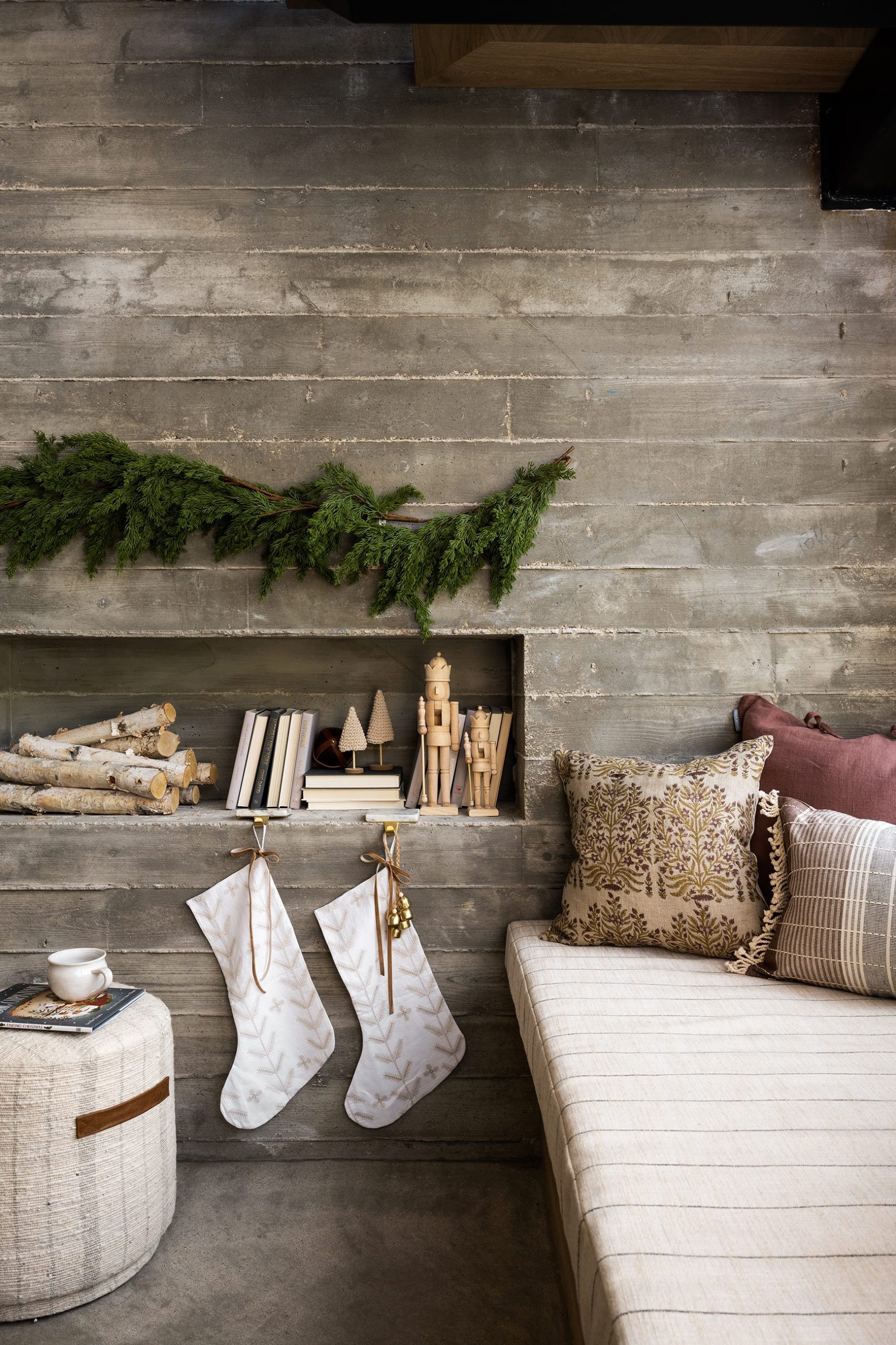Modern Rustic Christmas Stockings and Garland — Christmas Wall Decor