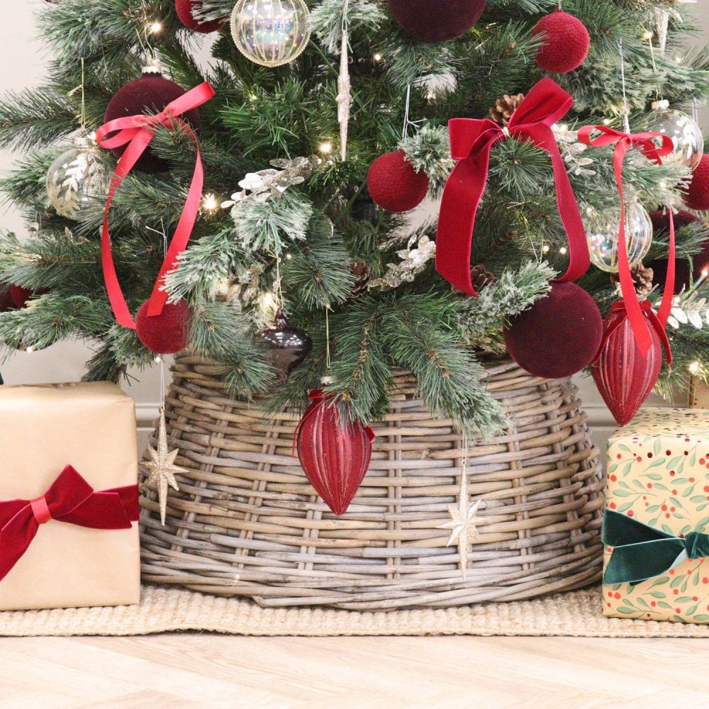 Rustic Woven Rattan Tree Skirt with Natural Texture — Christmas Tree Skirt
