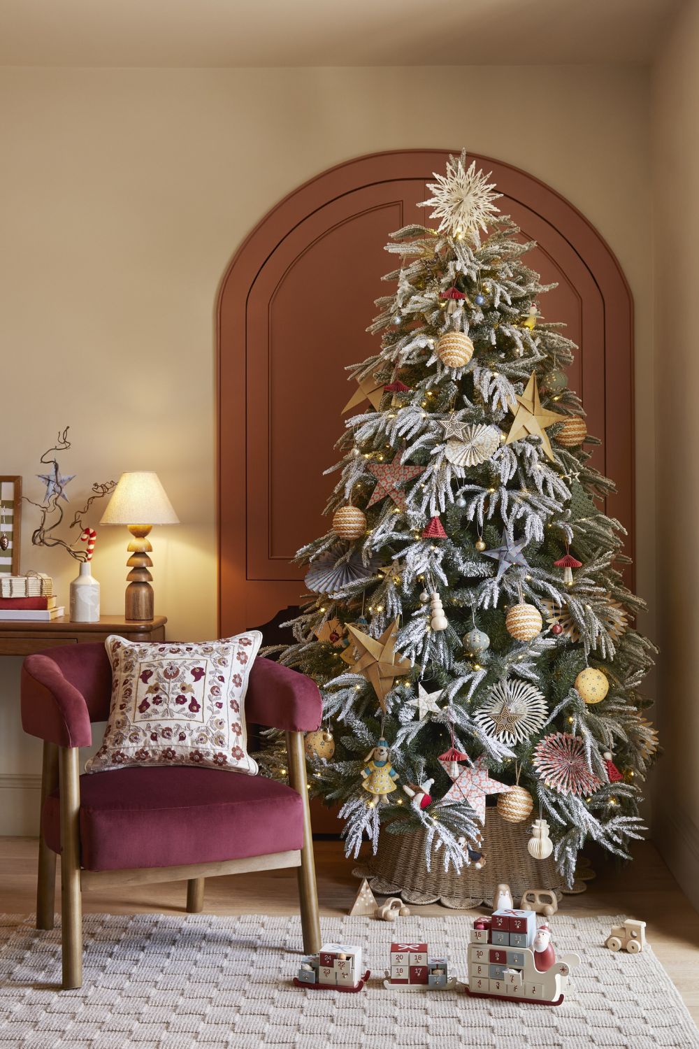 Rustic Charm: Flocked Tree with Paper Stars — Christmas Tree Trends