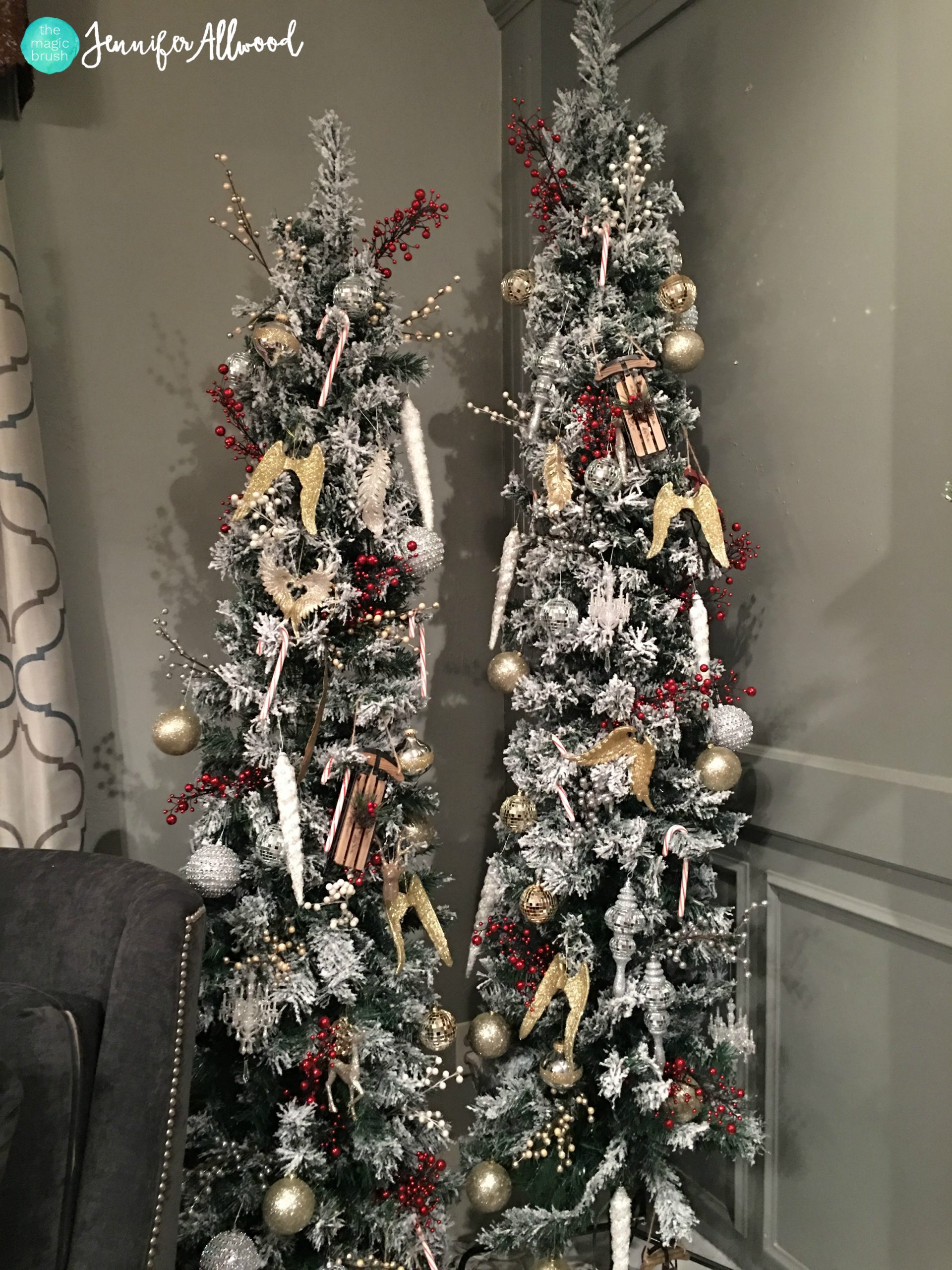 Rustic Pair of Slim Christmas Trees with Red Berries — Slim Christmas Tree Decor