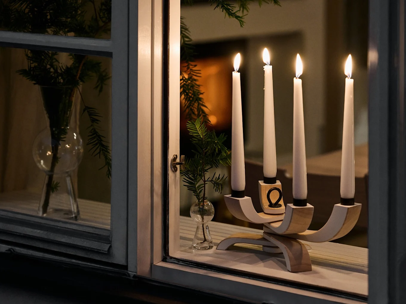 Modern Scandi Candle Holder with Greenery — Christmas Window Candles