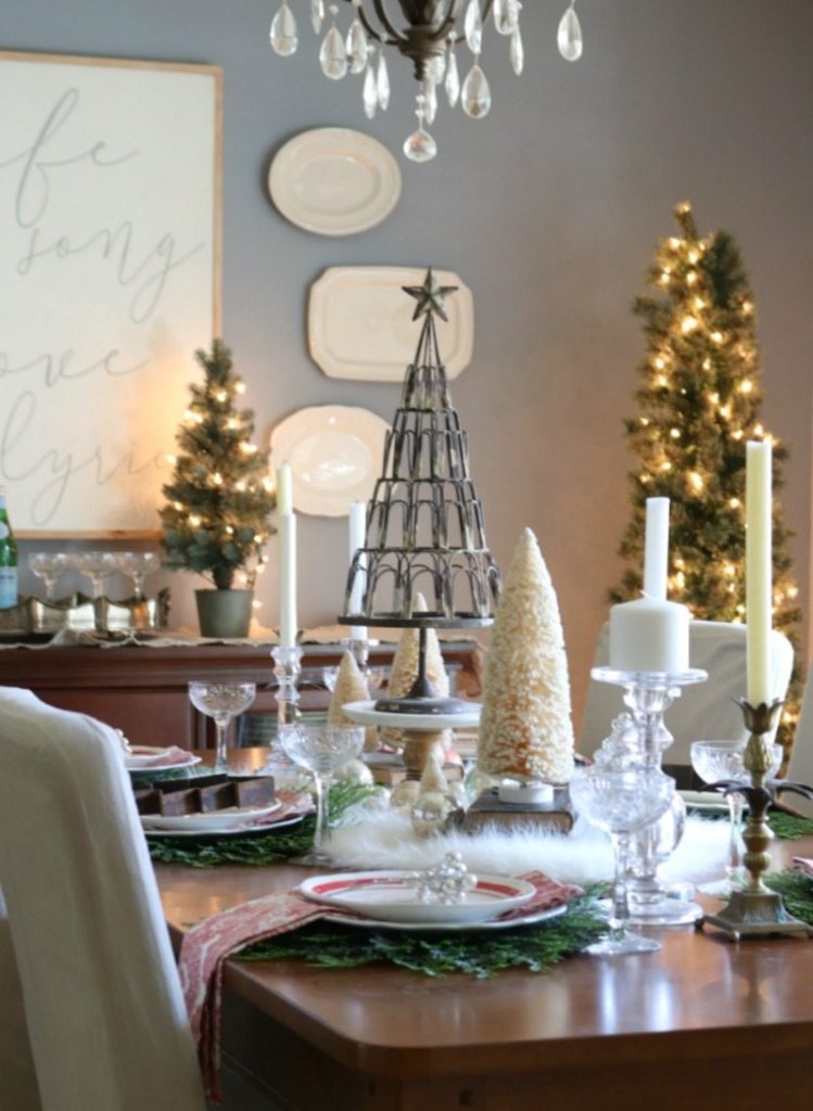 Traditional Christmas Table Setting with Miniature Trees and Candles — Christmas Dining Room Decor