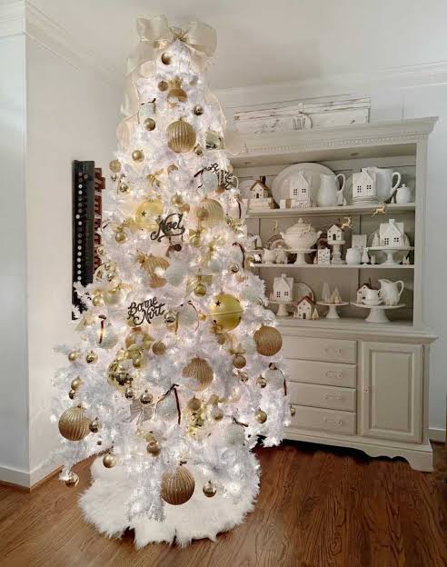 Farmhouse style white flocked Christmas tree with gold accents Farmhouse style white flocked Christmas tree with gold accents — Gold and White Christmas Tree