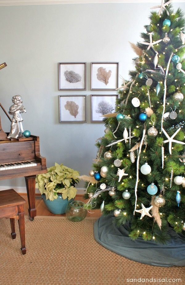 Seashells and Starfish Adorn a Coastal Christmas Tree