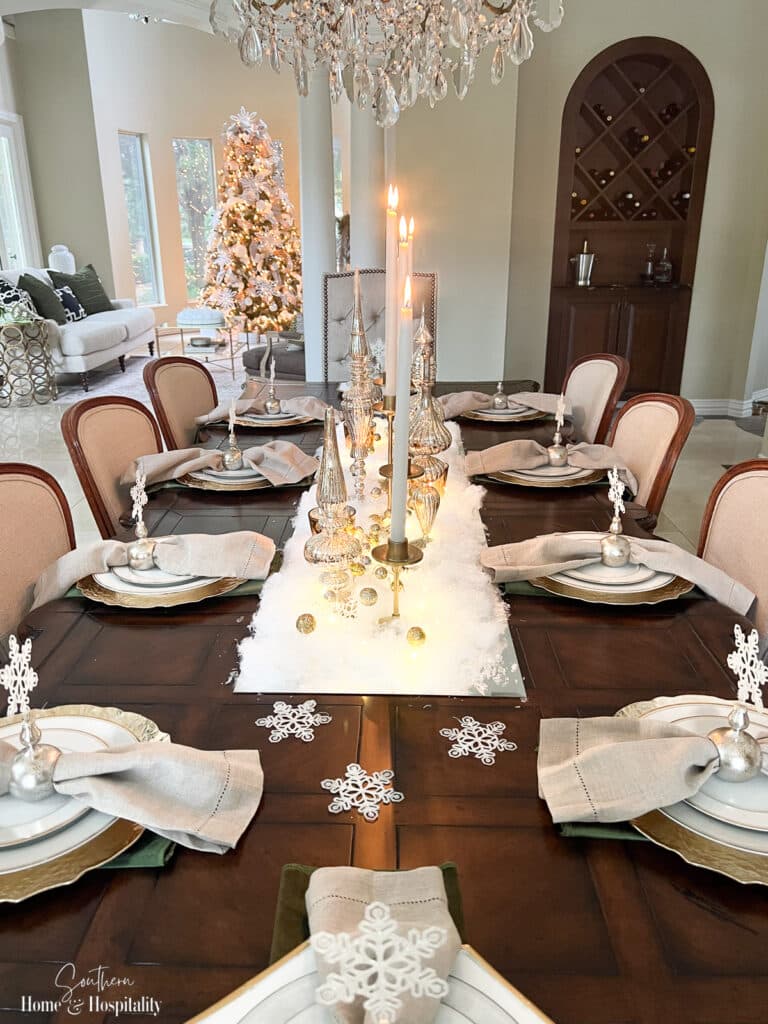 Glamorous Christmas Tablescape with Snowflake Place Settings — Christmas Dining Room Decor