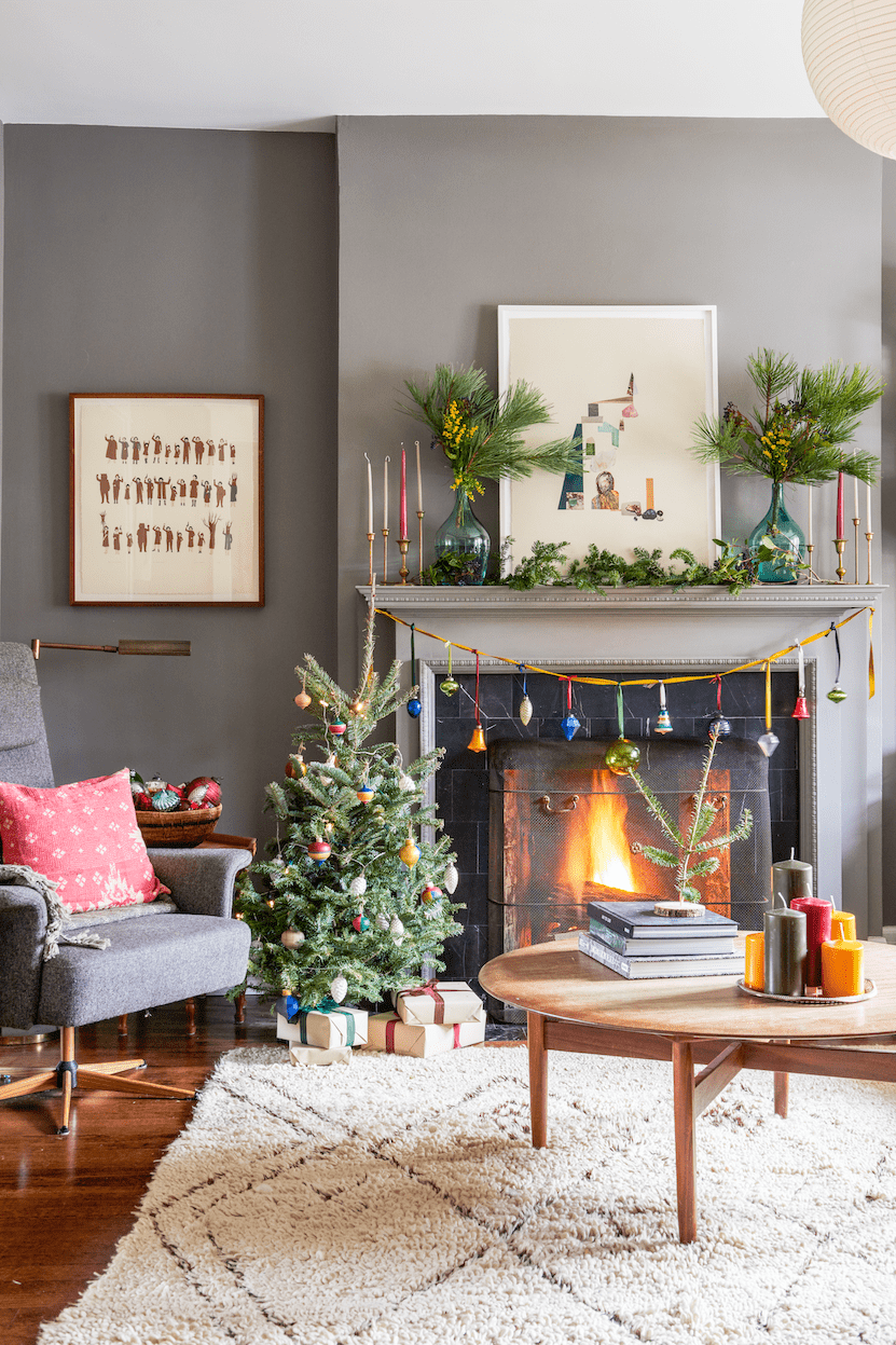 Modern Minimalist Living Room with a Petite Christmas Tree Modern Minimalist Living Room with a Petite Christmas Tree — Simple Christmas Decor