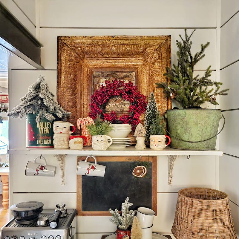 Cottagecore Kitchen Shelf Display with Berry Wreath and Mugs Cottagecore Kitchen Shelf Display with Berry Wreath and Mugs — Christmas Kitchen Decor