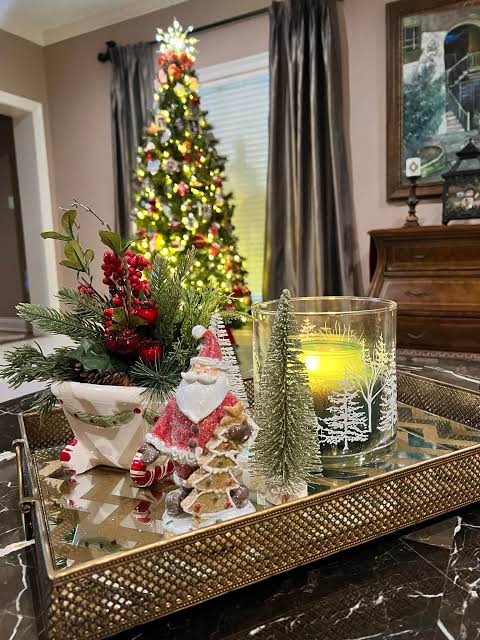 Charming Vintage Christmas Vignette — Elegant Christmas Tree