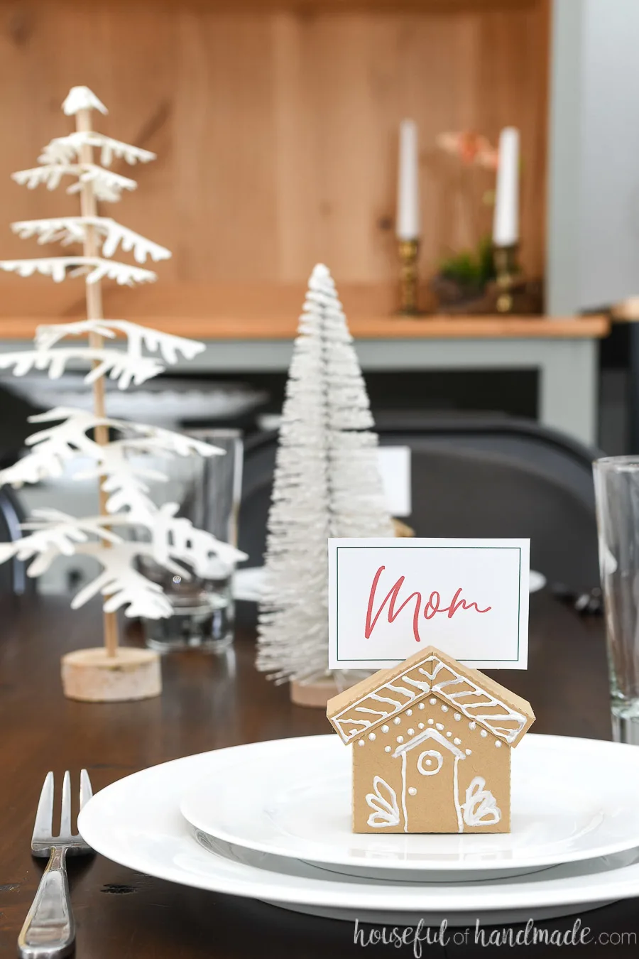 Gingerbread House Shaped Place Card Gingerbread House Shaped Place Card — Christmas Place Cards