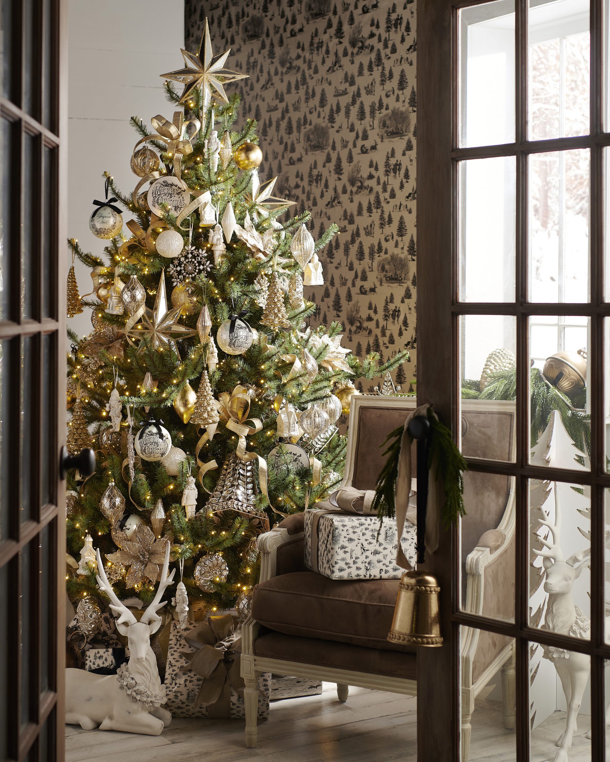 Opulent Gold and Velvet Christmas Tree — Elegant Christmas Tree