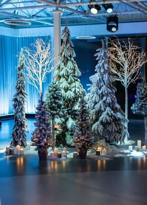 Display Area Visual Idea Display Area Visual Idea — Winter Wonderland Christmas Tree