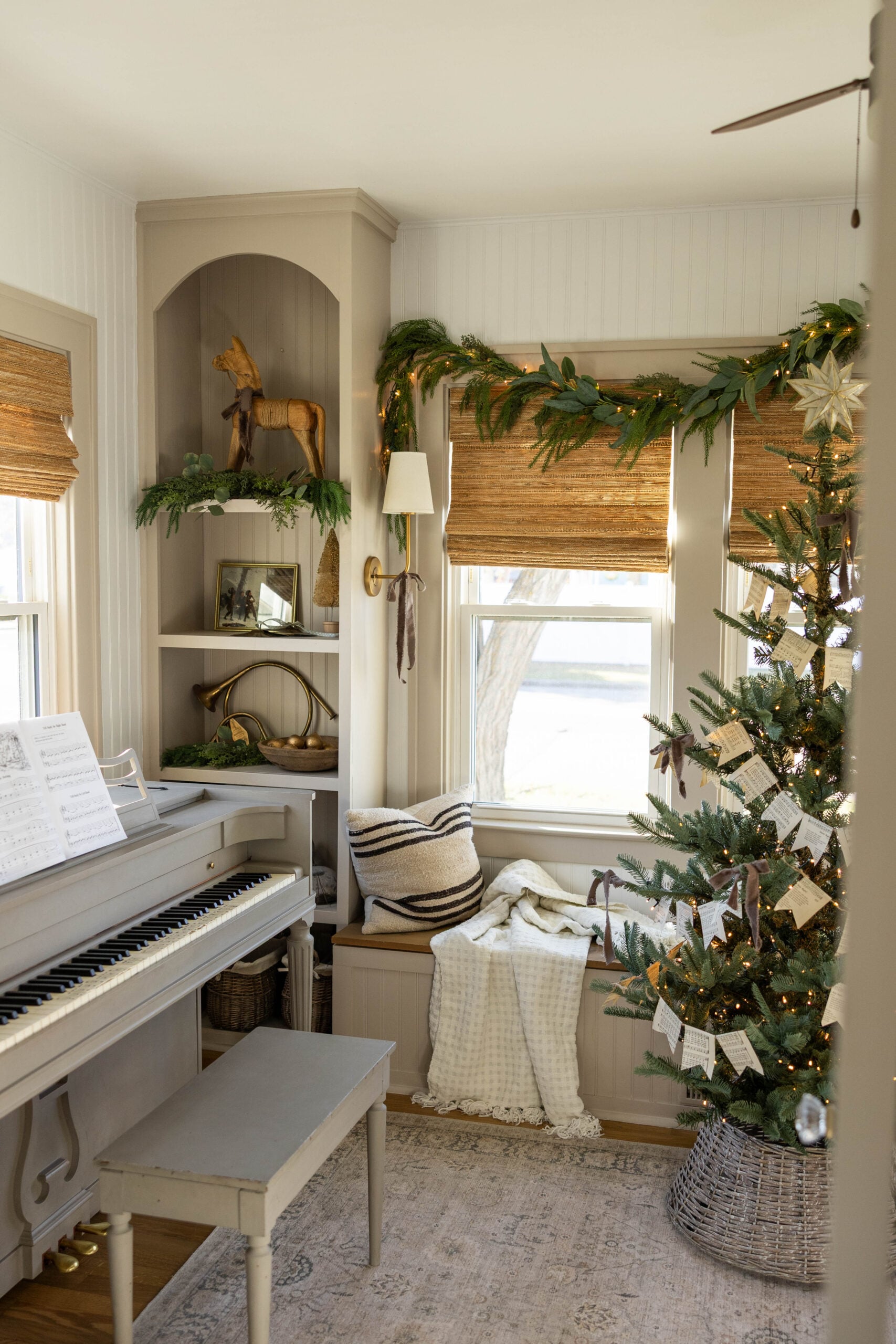 Cozy Room with Decorated Christmas Tree and Piano — Cozy Christmas Decor
