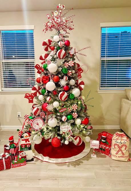 Grand Christmas Tree with Abundant Candy Cane Decorations — Candy Cane Christmas Tree