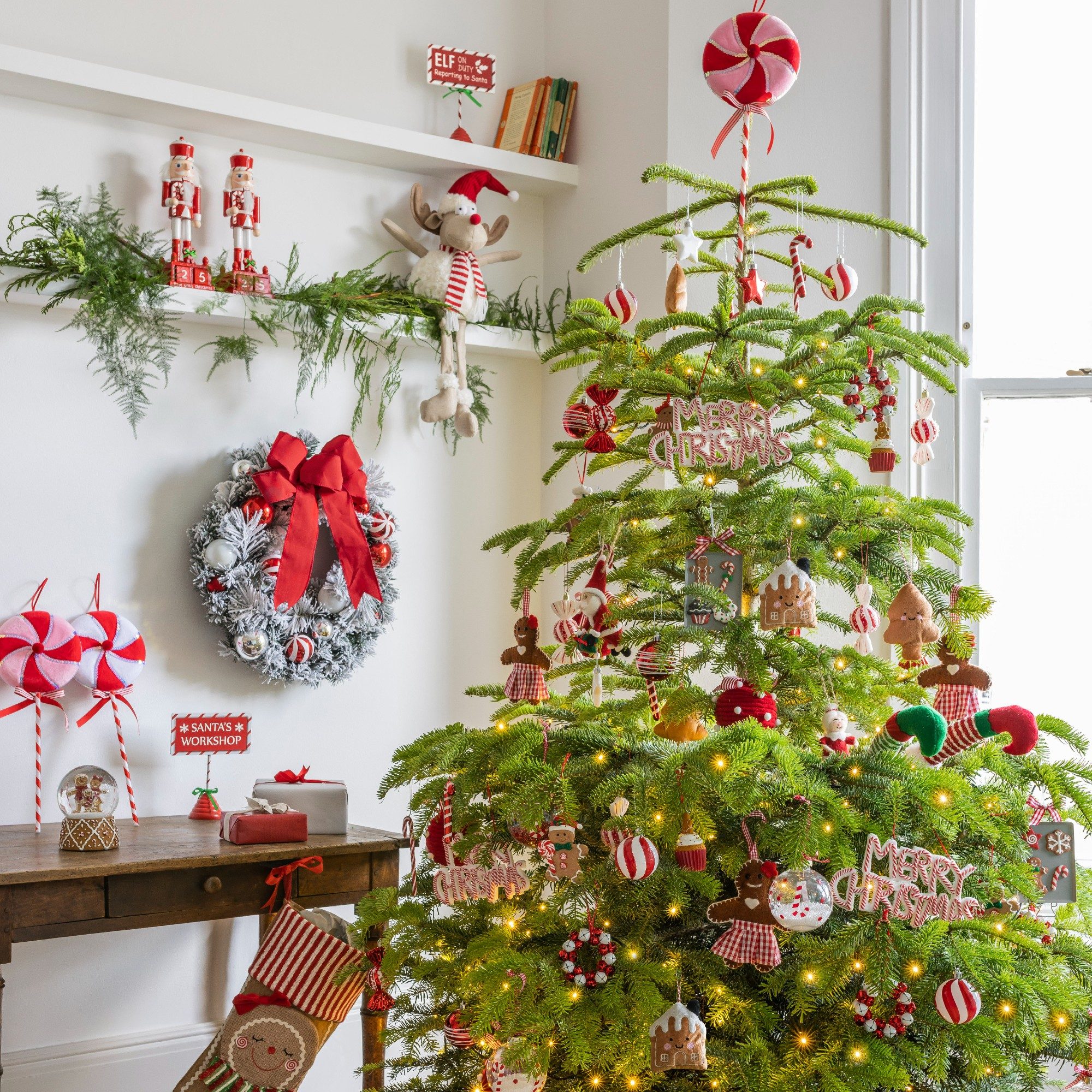 Traditional Tree with Gingerbread and Candy Cane Ornaments Traditional Tree with Gingerbread and Candy Cane Ornaments — Candy Land Christmas Tree