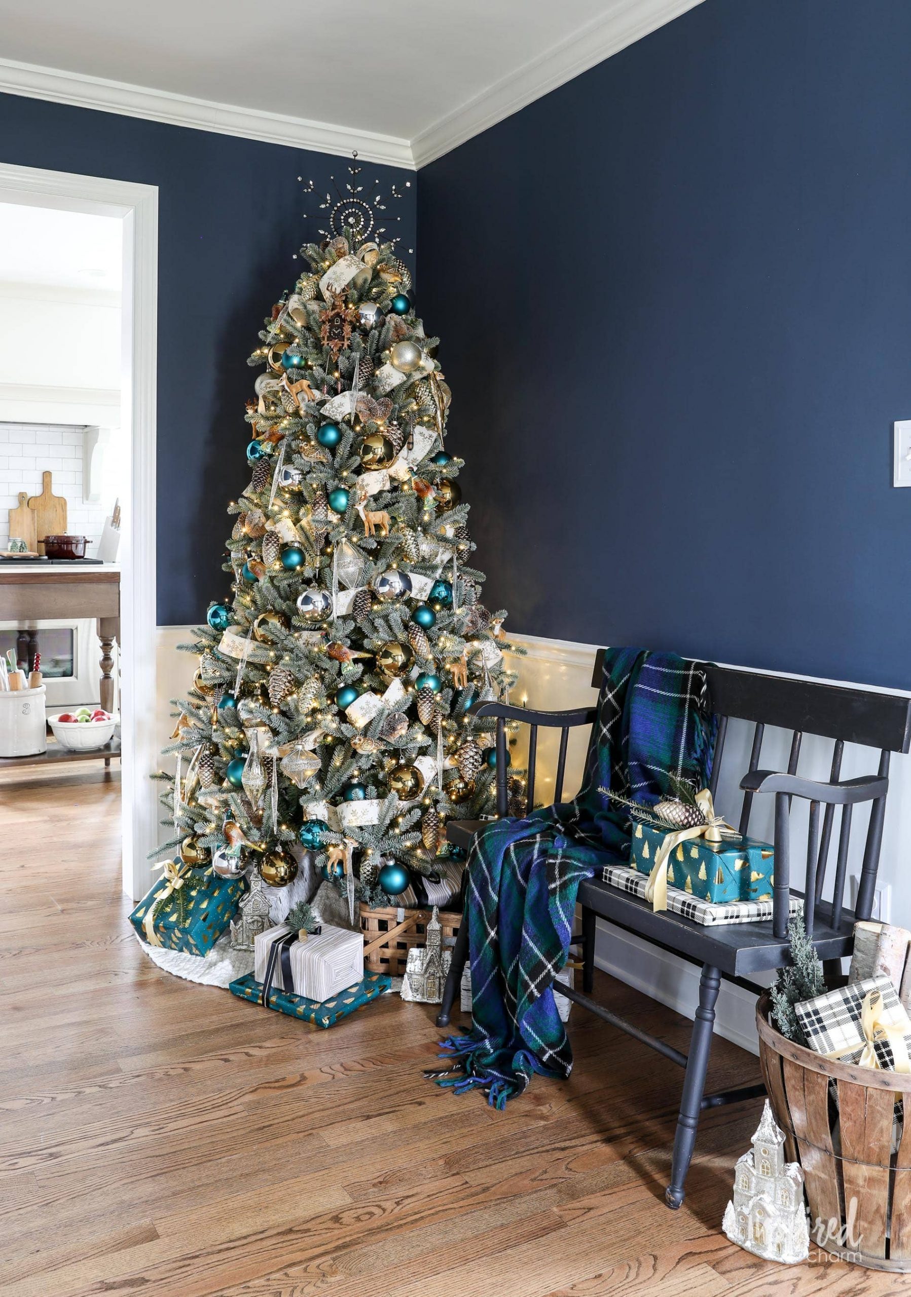 Woodland Glam Christmas Tree in a Navy Room Woodland Glam Christmas Tree in a Navy Room