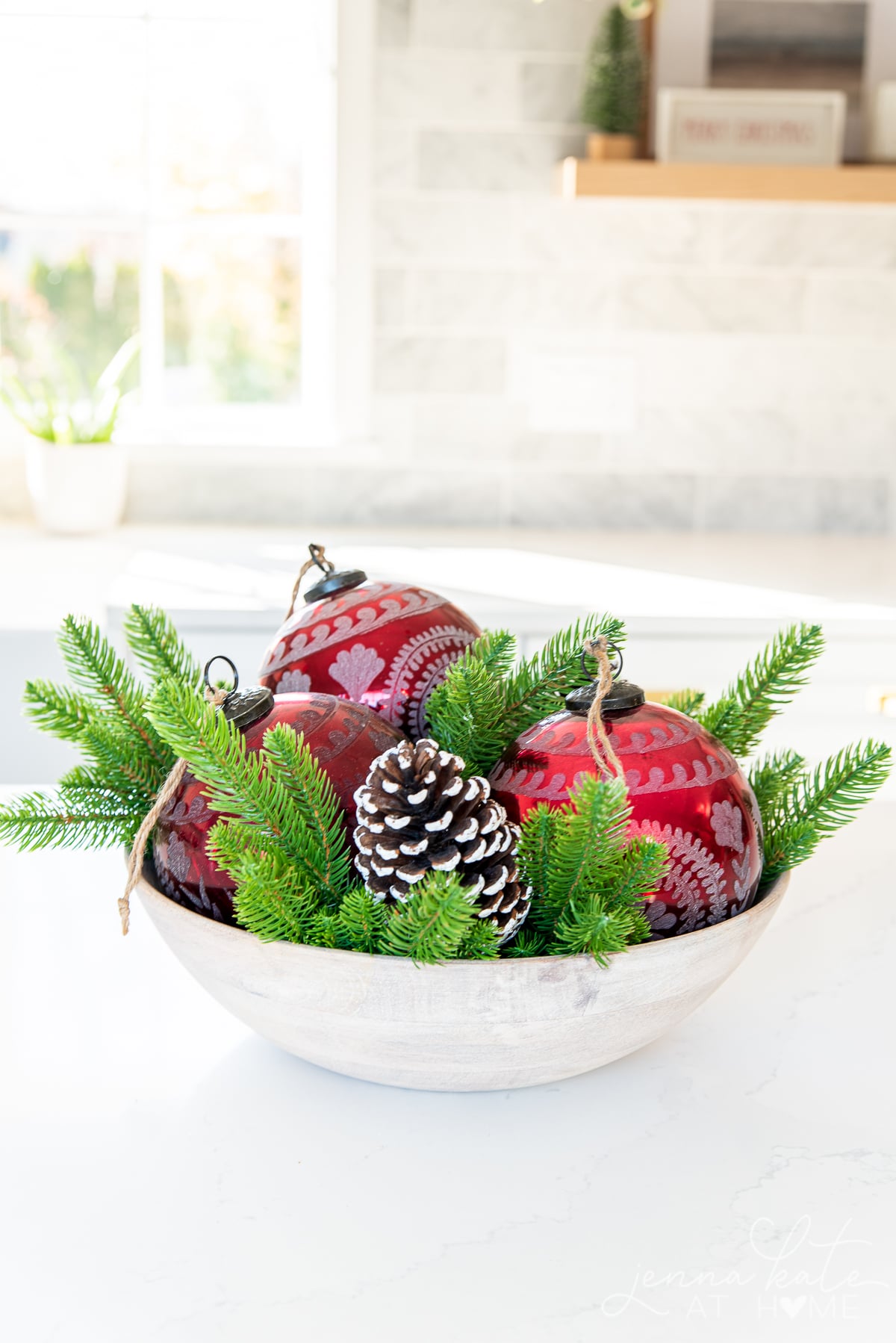 Modern Farmhouse Red Ornament and Pine Centerpiece Modern Farmhouse Red Ornament and Pine Centerpiece — Simple Christmas Centerpiece