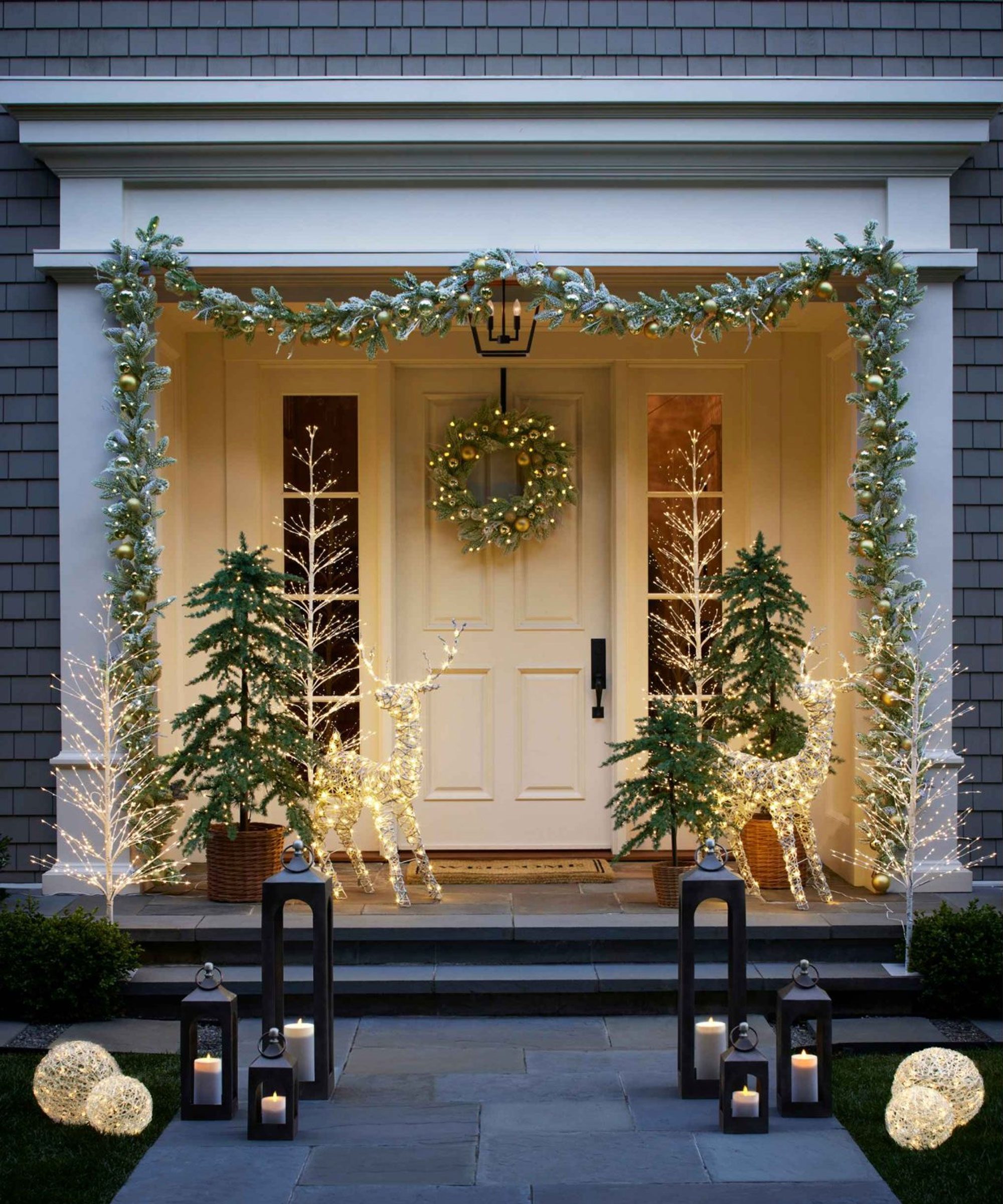 Elegant Door Frame Lighting with Gold Accents — Christmas Door Frame Lights