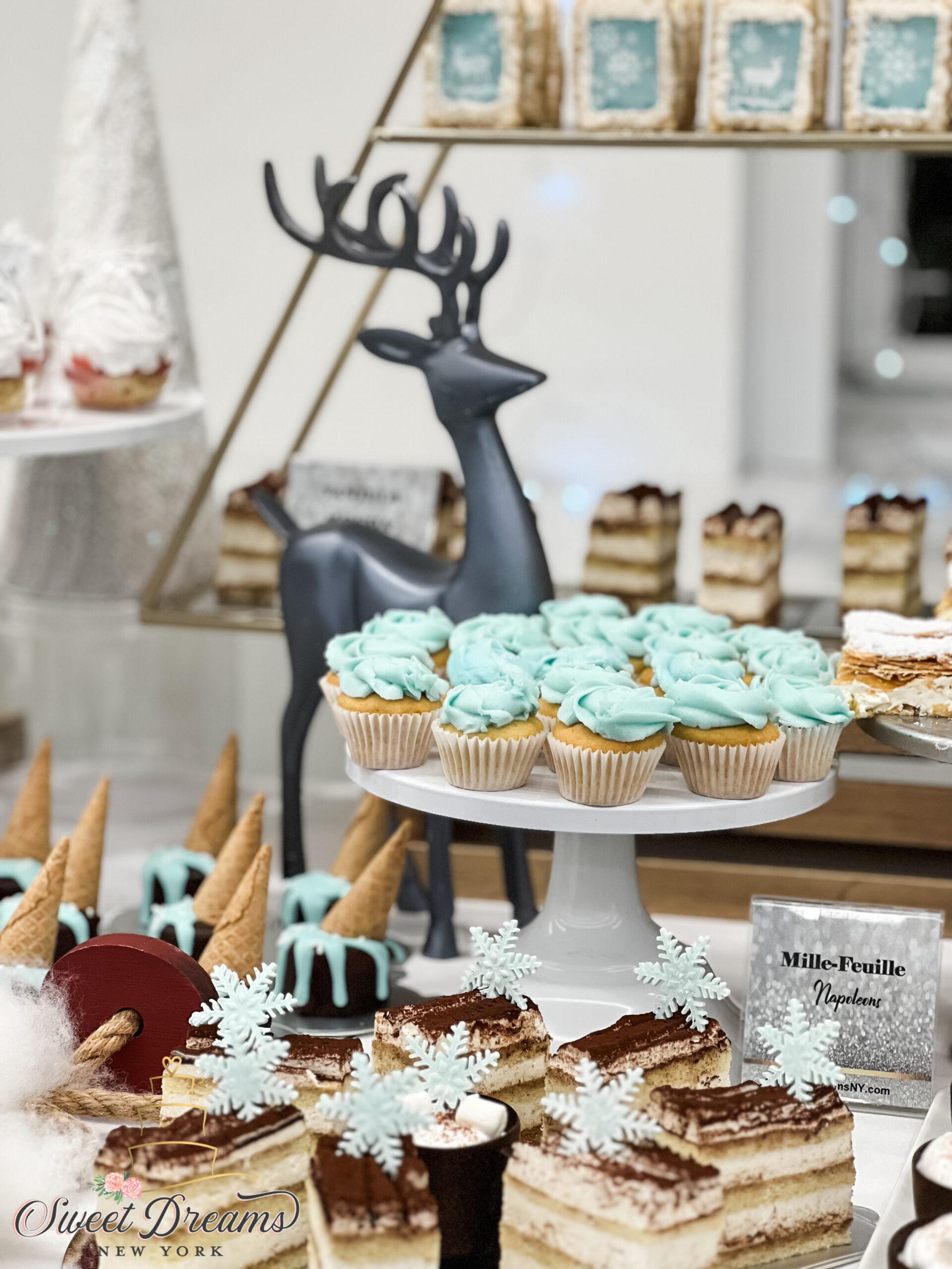 Winter Wonderland Cupcake Display with Snowflake Decorations Winter Wonderland Cupcake Display with Snowflake Decorations — Christmas Dessert Table