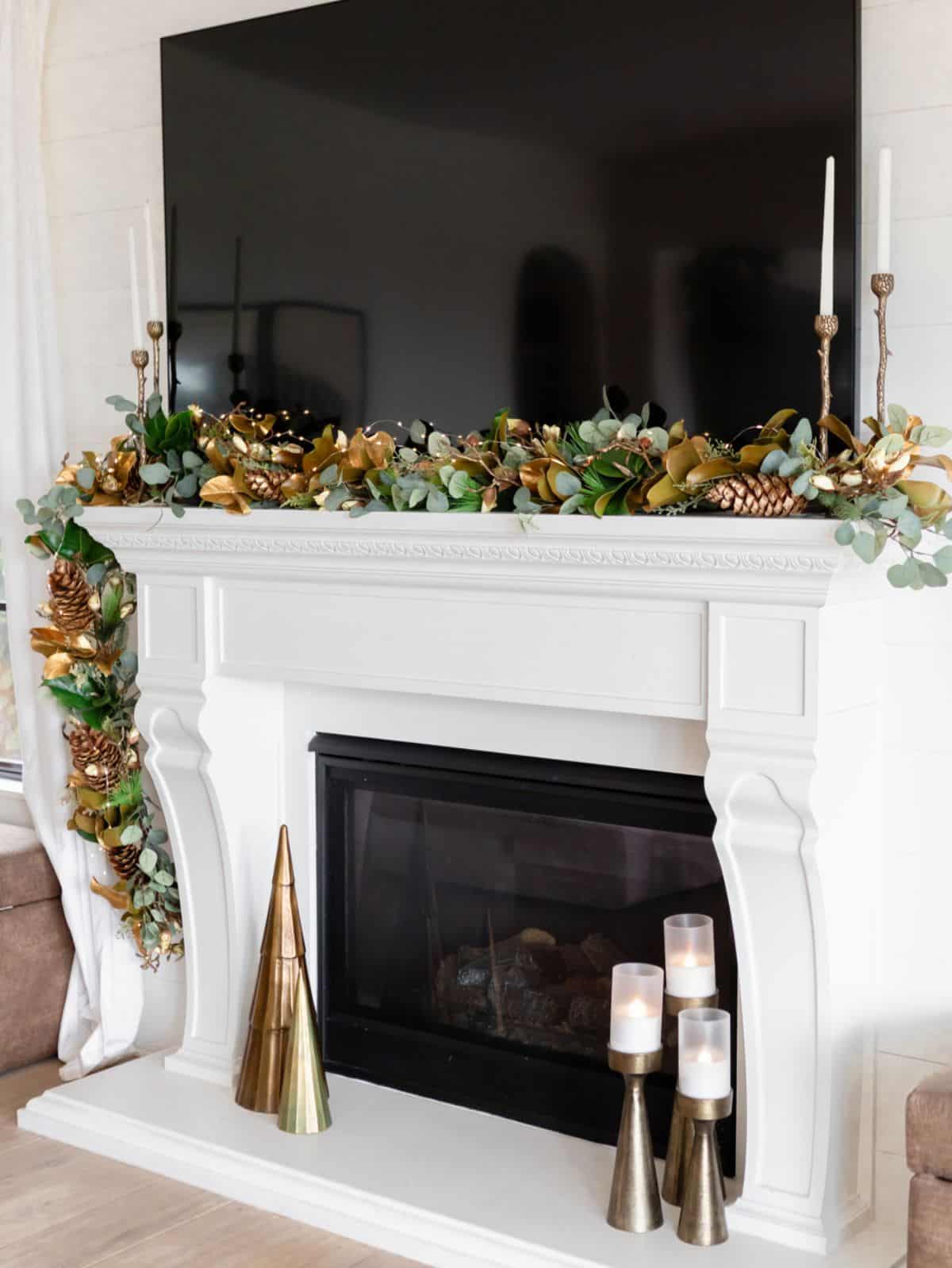 Modern Fireplace with Gold Accents and Lush Garland Modern Fireplace with Gold Accents and Lush Garland — Christmas Fireplace Decor