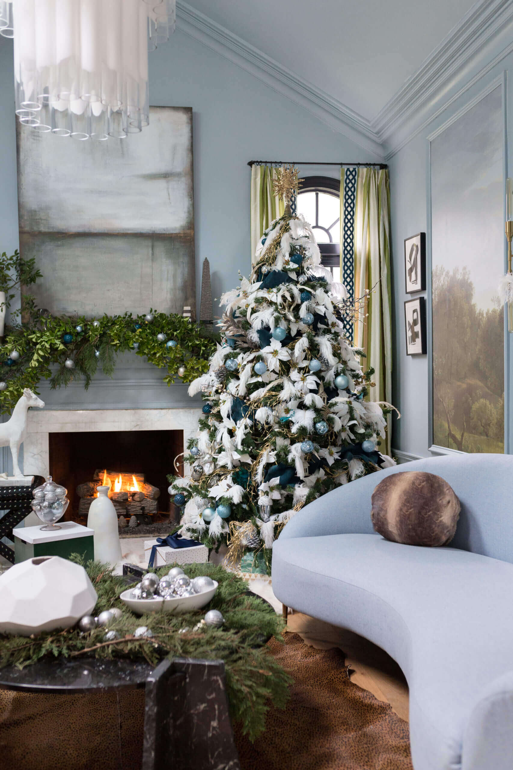 Glamorous Teal Feathers and Gold Accents on a Lush Tree Glamorous Teal Feathers and Gold Accents on a Lush Tree — Christmas Tree Themes