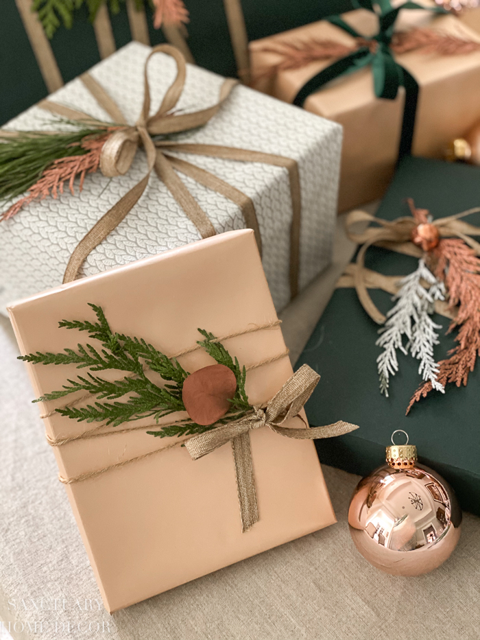 Natural Embellishments: Rustic Material Focus Natural Embellishments: Rustic Material Focus — Christmas Gift Wrapping