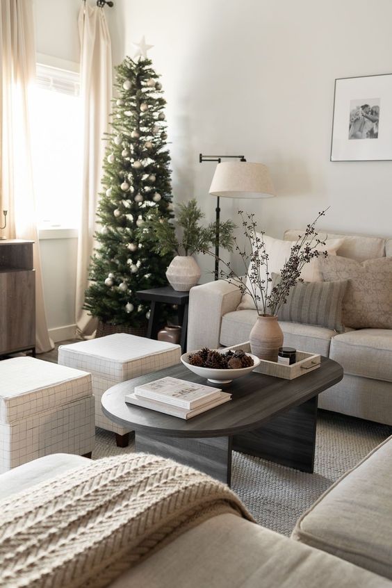 16 Most Stylish Minimal Christmas Tree Decor Ideas