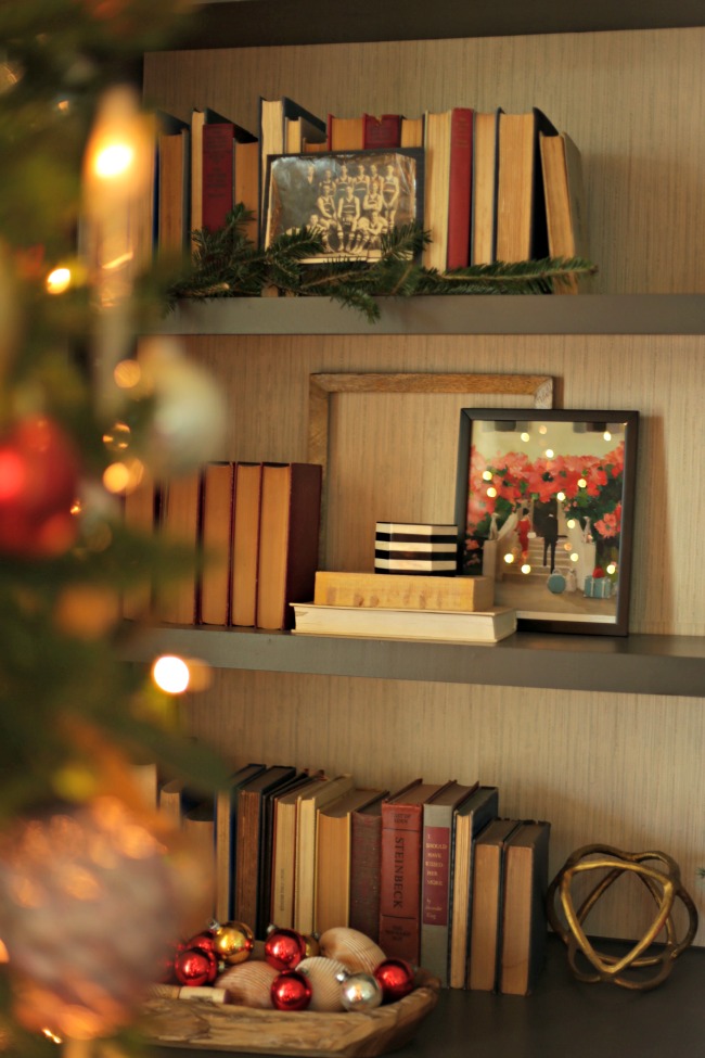 Modern Bookshelf with Evergreen Branches and Ornaments Modern Bookshelf with Evergreen Branches and Ornaments — Christmas Bookshelf Decor