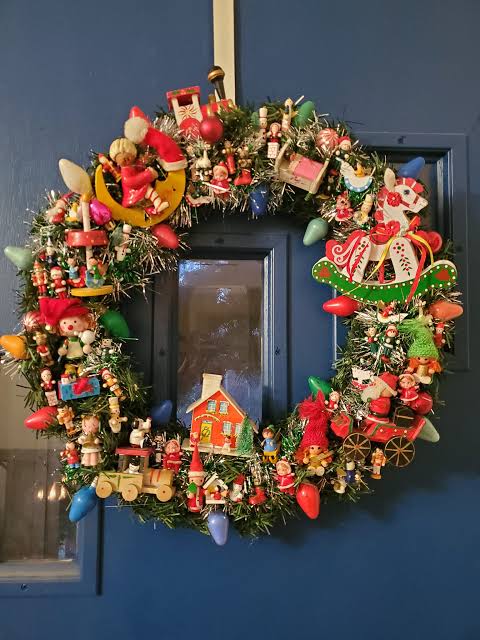 Nostalgic Vintage Wreath Adorned with Miniature Figurines Nostalgic Vintage Wreath Adorned with Miniature Figurines — Ornament Wreath