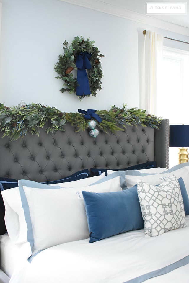 Elegant Christmas Bedroom with Large Wreath and Pine Garland Elegant Christmas Bedroom with Large Wreath and Pine Garland — Christmas Bedroom Decor