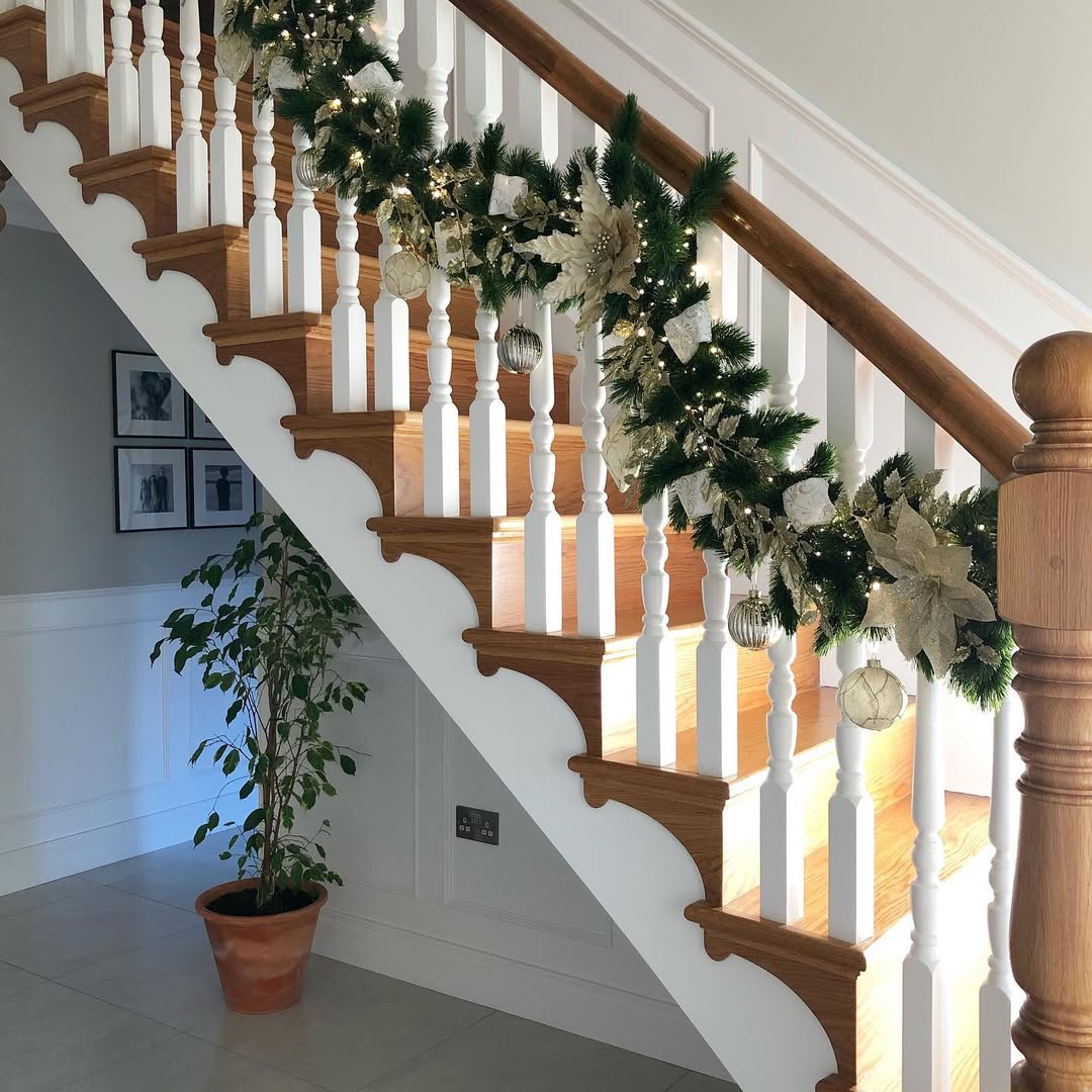 Modern Farmhouse Garland with Golden Poinsettias Modern Farmhouse Garland with Golden Poinsettias — Christmas Stair Garland