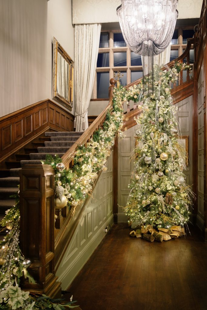 Grand Traditional Staircase with Sparkling Garland and Elaborate Tree Grand Traditional Staircase with Sparkling Garland and Elaborate Tree — Christmas Staircase Decor