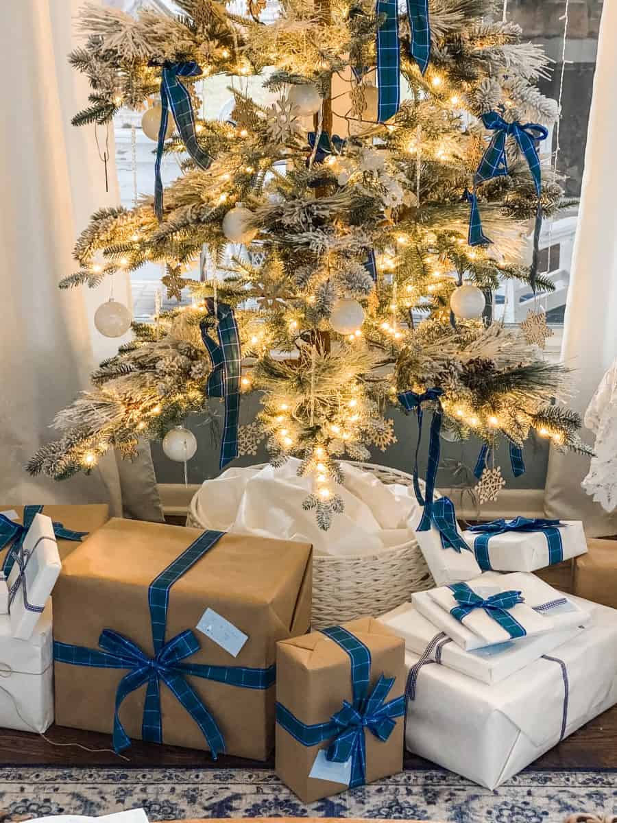 Cozy Christmas Gifts: Textural Ribbons Cozy Christmas Gifts: Textural Ribbons — Christmas Gift Wrapping