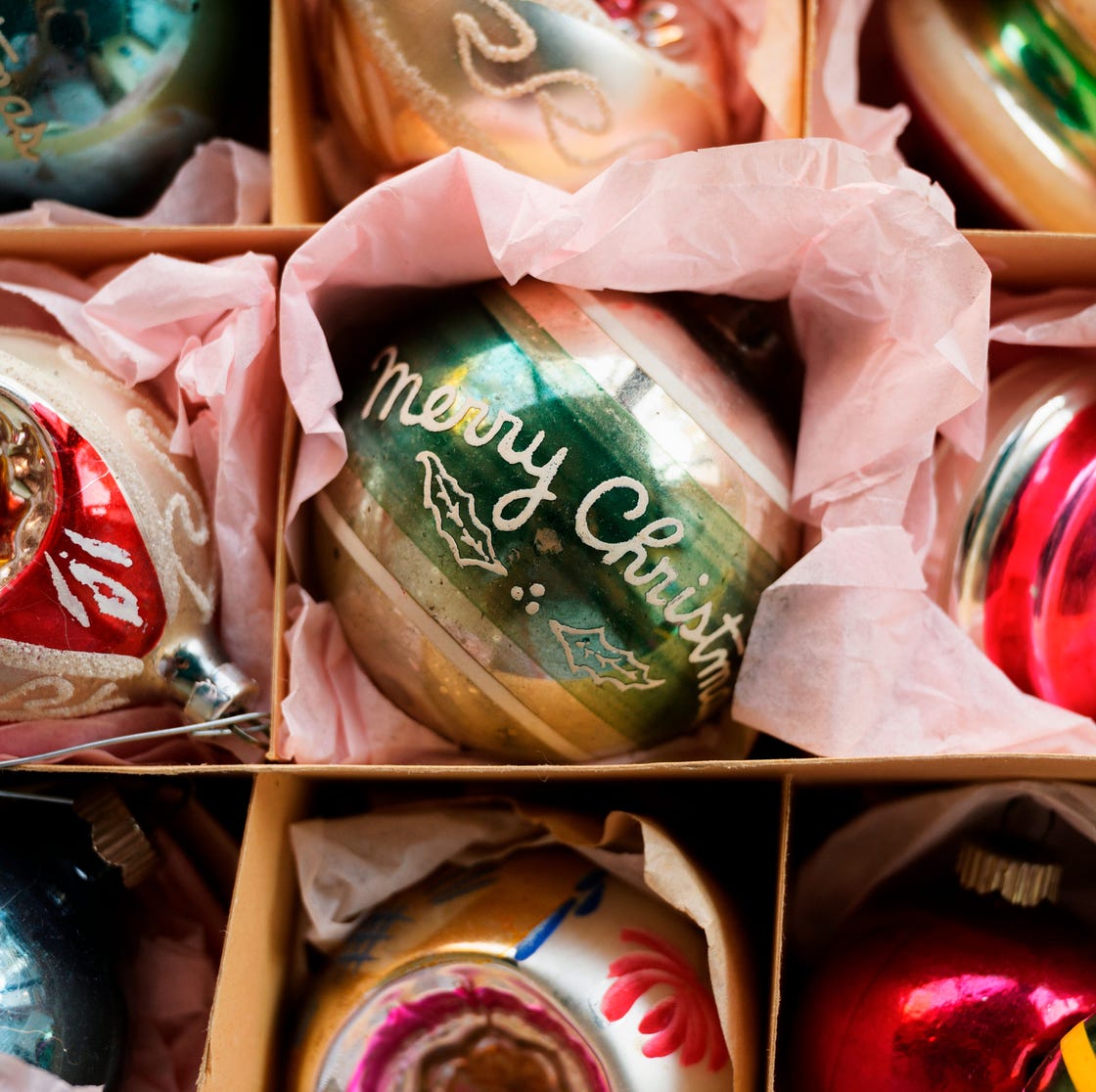 Vintage Ornaments Stored in a Box with 'Merry Christmas' Inscription — Vintage Christmas Ornaments